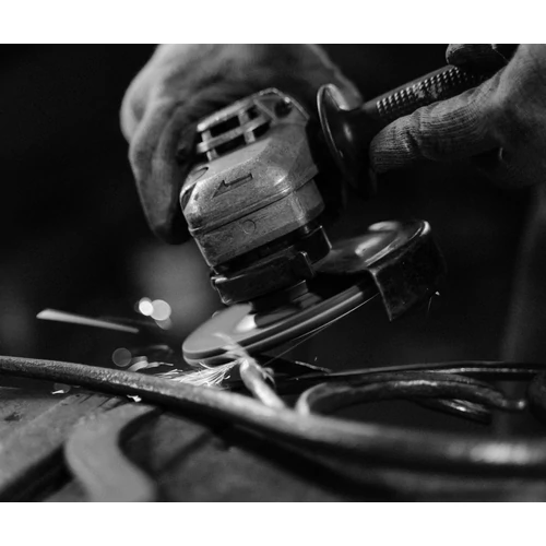 Akkus flex előnyei — hogyan válassz profi akkumulátoros sarokcsiszolót?